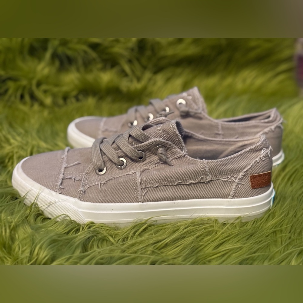 Blowfish slip on shoes 8 1/2